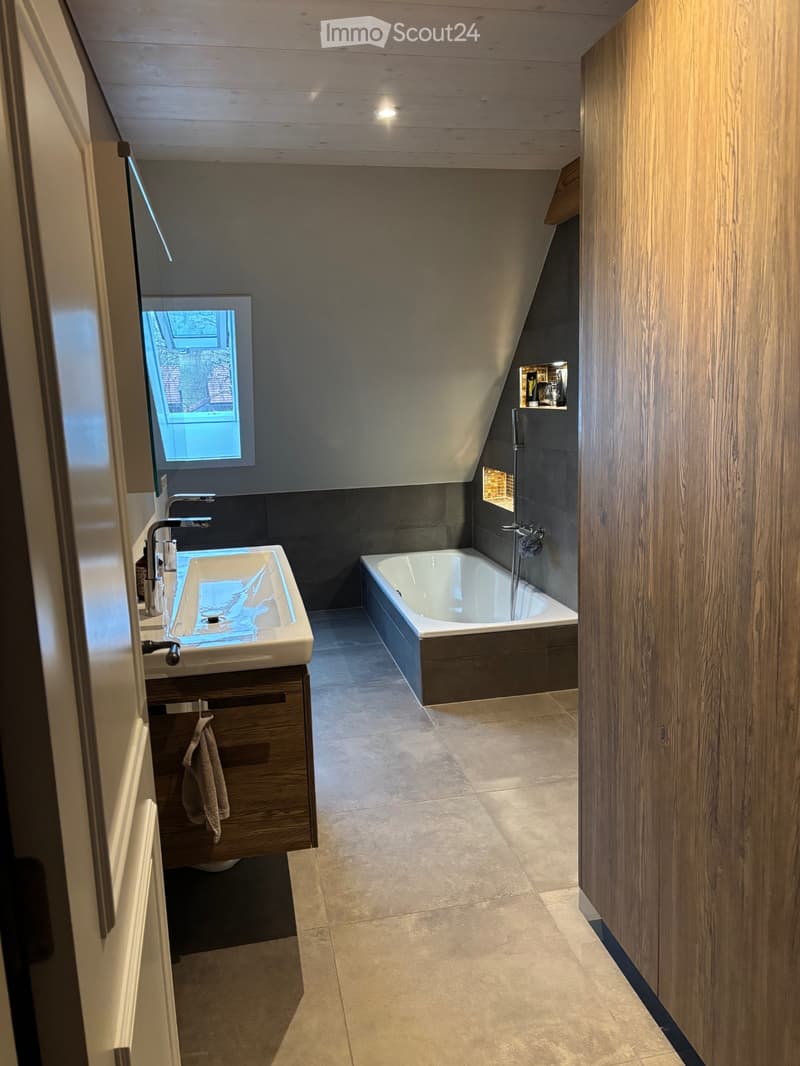 Appartement de 4,5 pièces en mansarde avec loggia et espace de jardin (4)