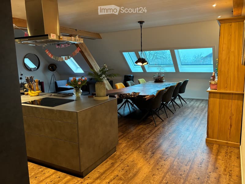 Appartement de 4,5 pièces en mansarde avec loggia et espace de jardin (2)