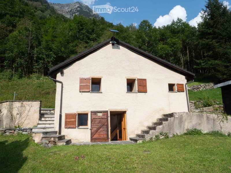 Vendesi bel RUSTICO riattato in Valle di Blenio (1)