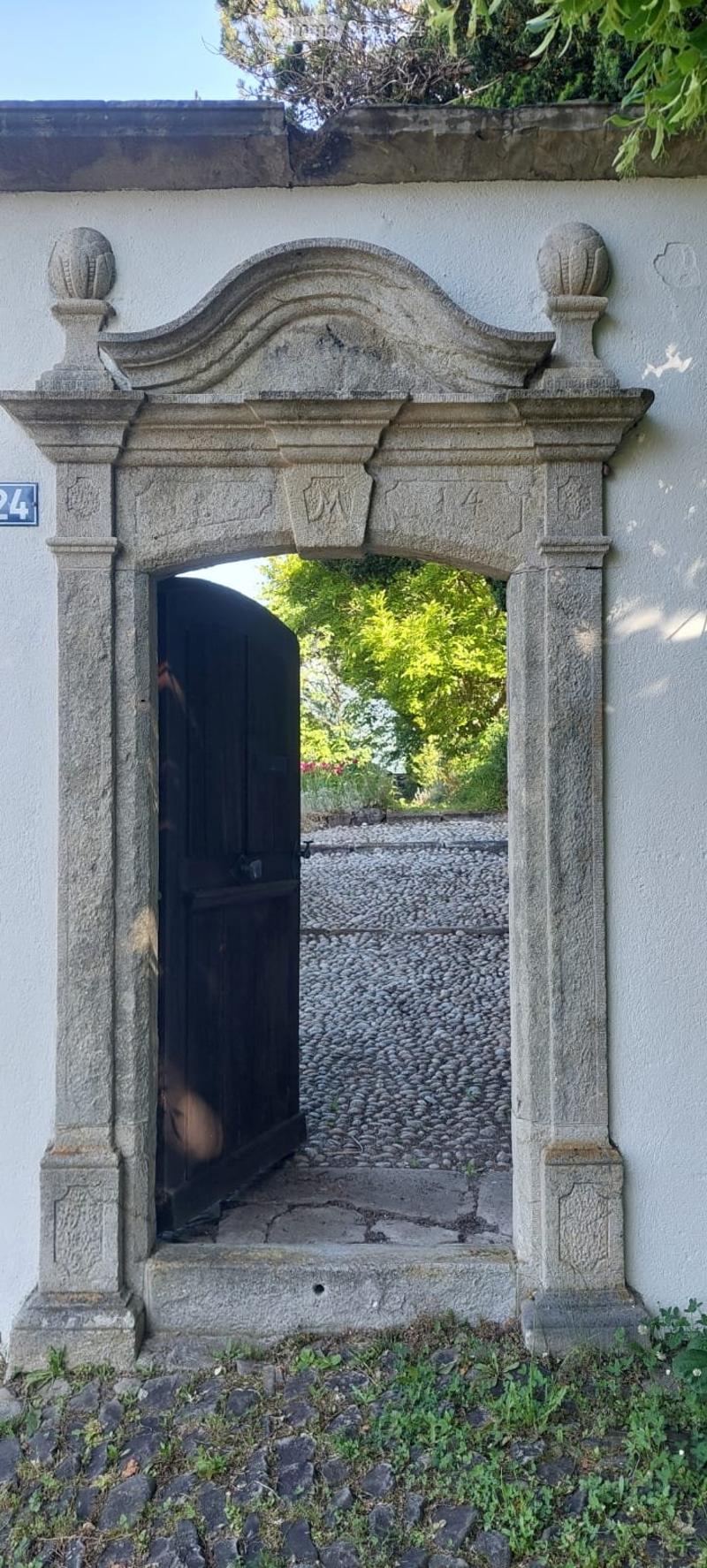 Living in a monument (1)