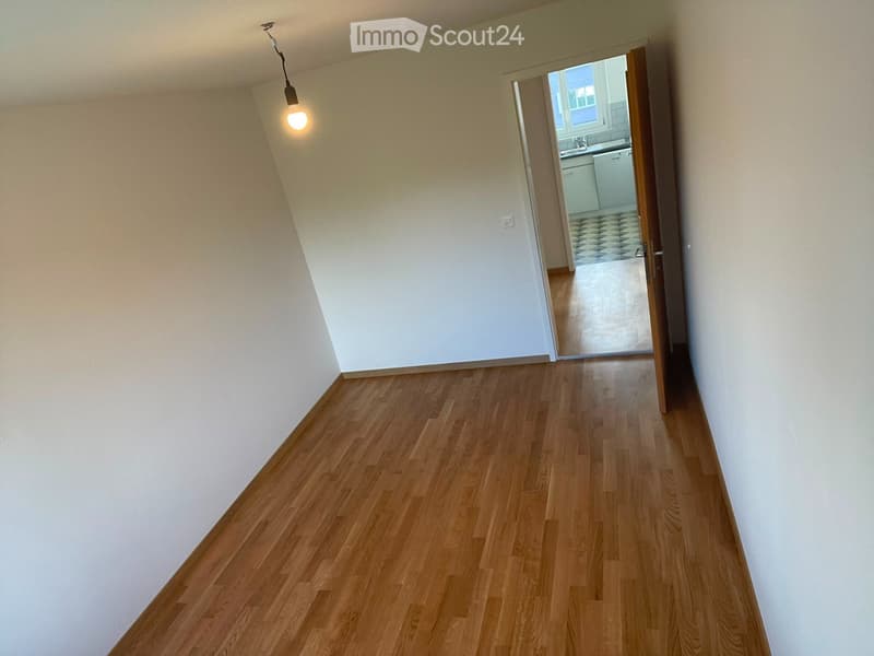 Helle, frisch renovierte 4-Zimmer-Wohnung mit Balkon (3)