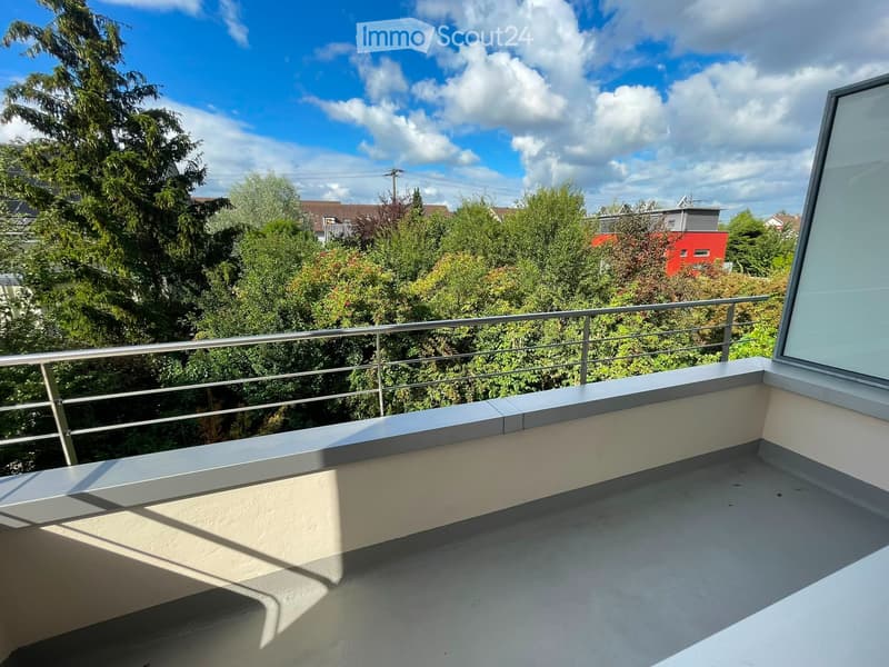 Helle, frisch renovierte 4-Zimmer-Wohnung mit Balkon (4)