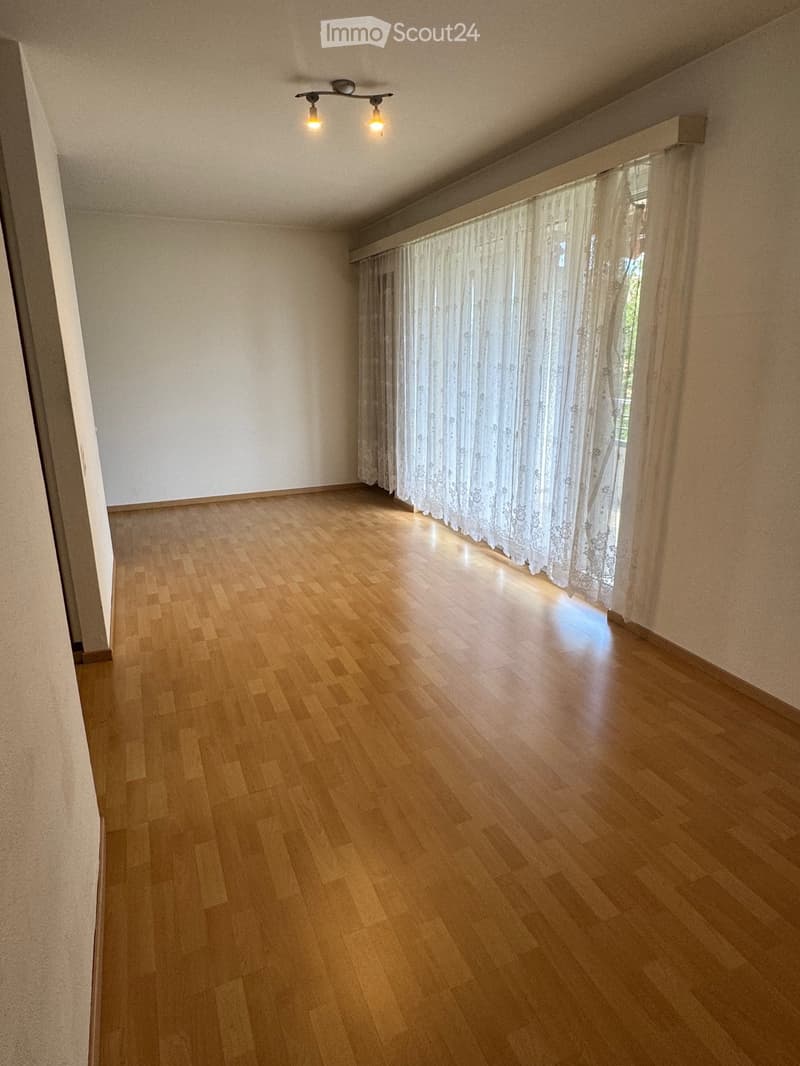 Verkauf eines geräumigen und hellen Einzelzimmers mit Seeblick (2)