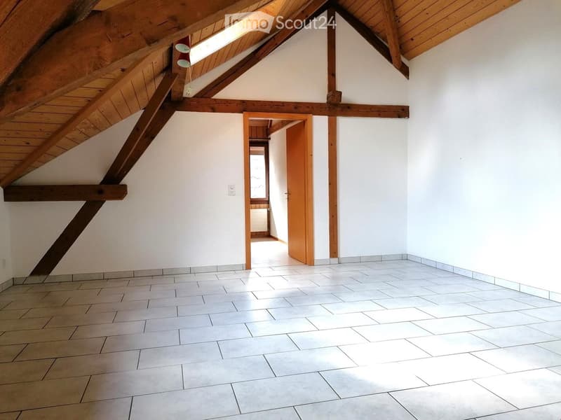 Appartamento mansardato di 4,5 locali con vista mozzafiato e stanza hobby (1)