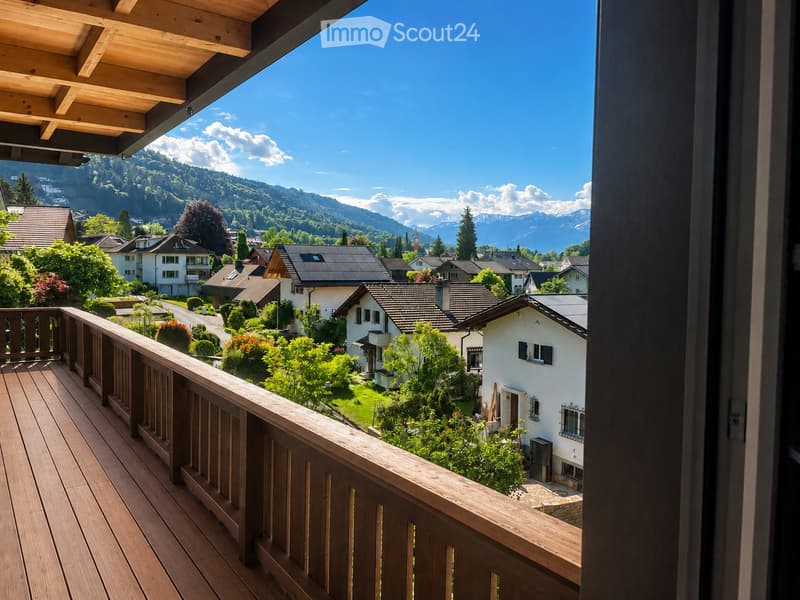 Bright, renovated 5-room apartment with a view (2)