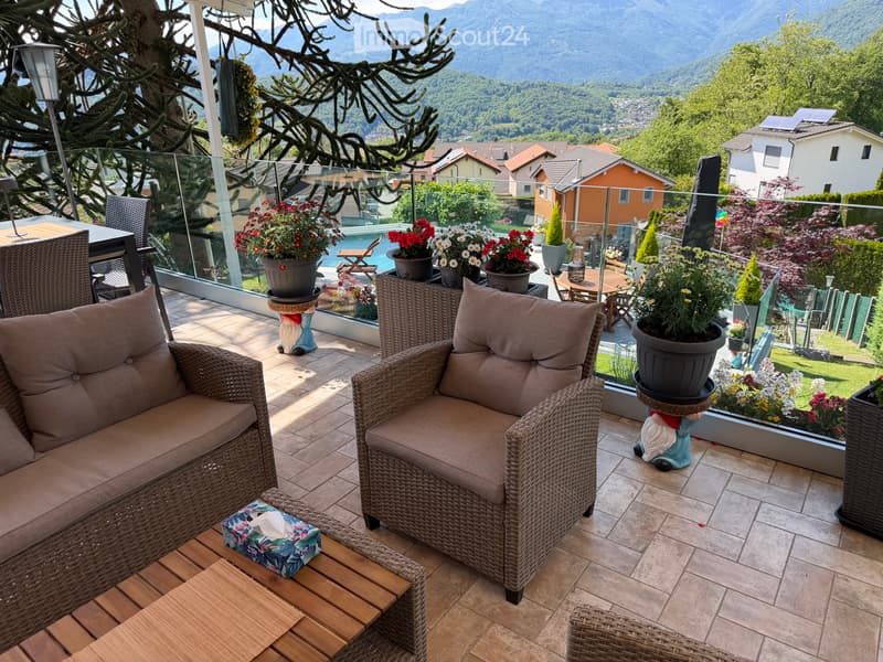 Villa in Luganese with panoramic view, pool and elevator (4)