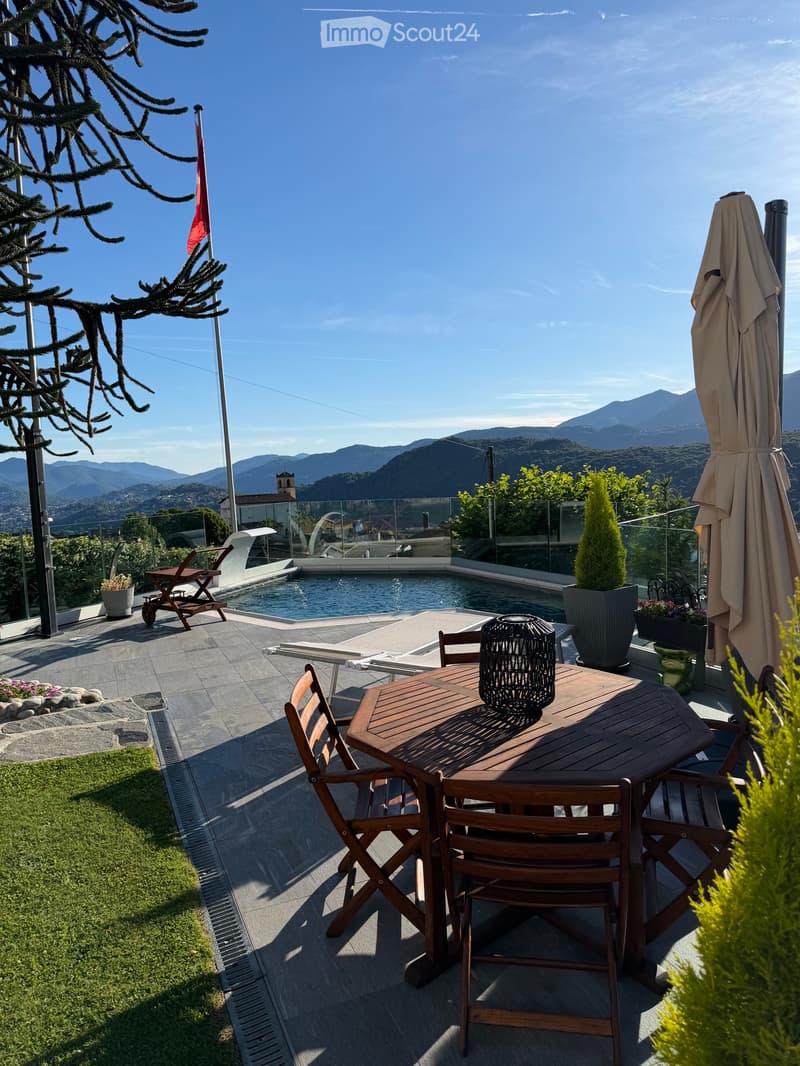 Villa in Luganese with panoramic view, pool and elevator (2)