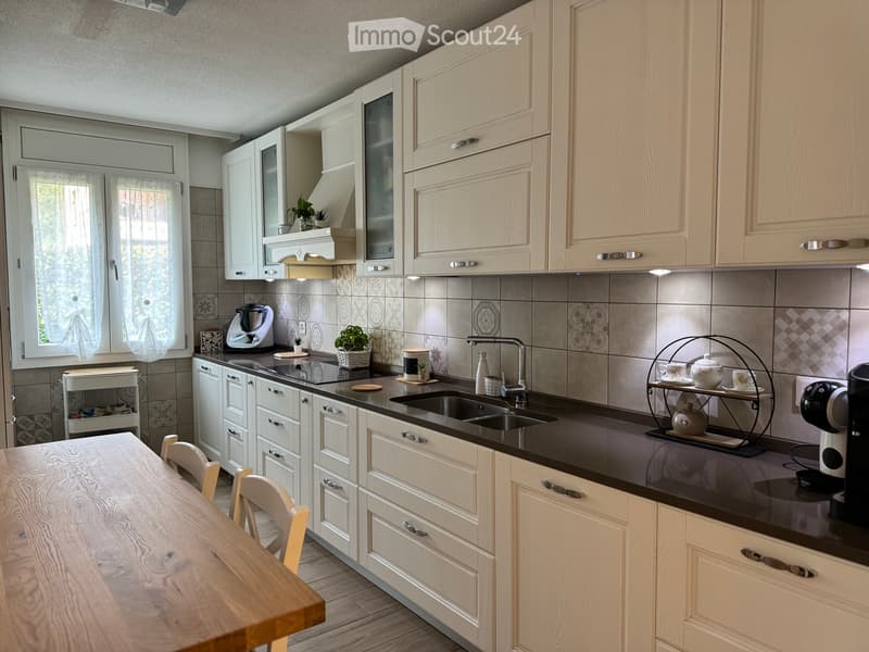 We are selling a 5-room apartment in Caslano (1)