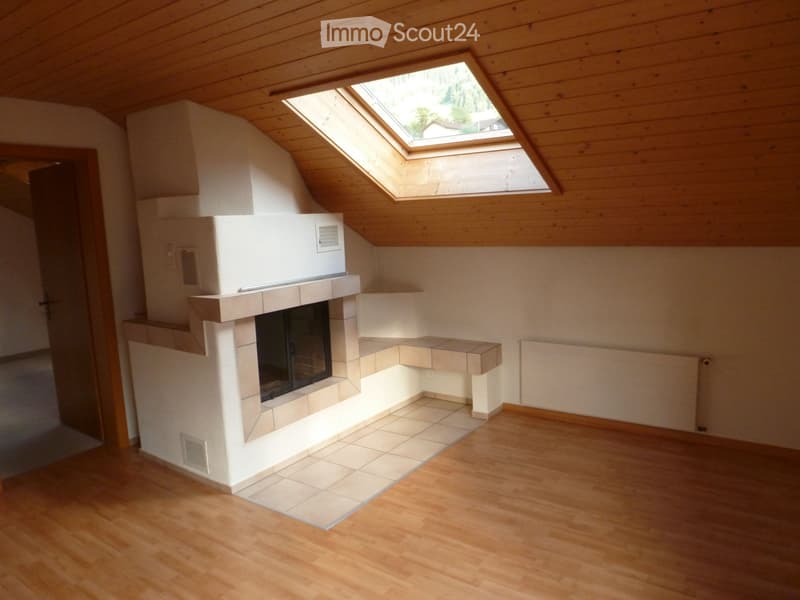 Gemütliche und günstige 3.5 Zimmer Dachwohnung in Bürglen UR (2)