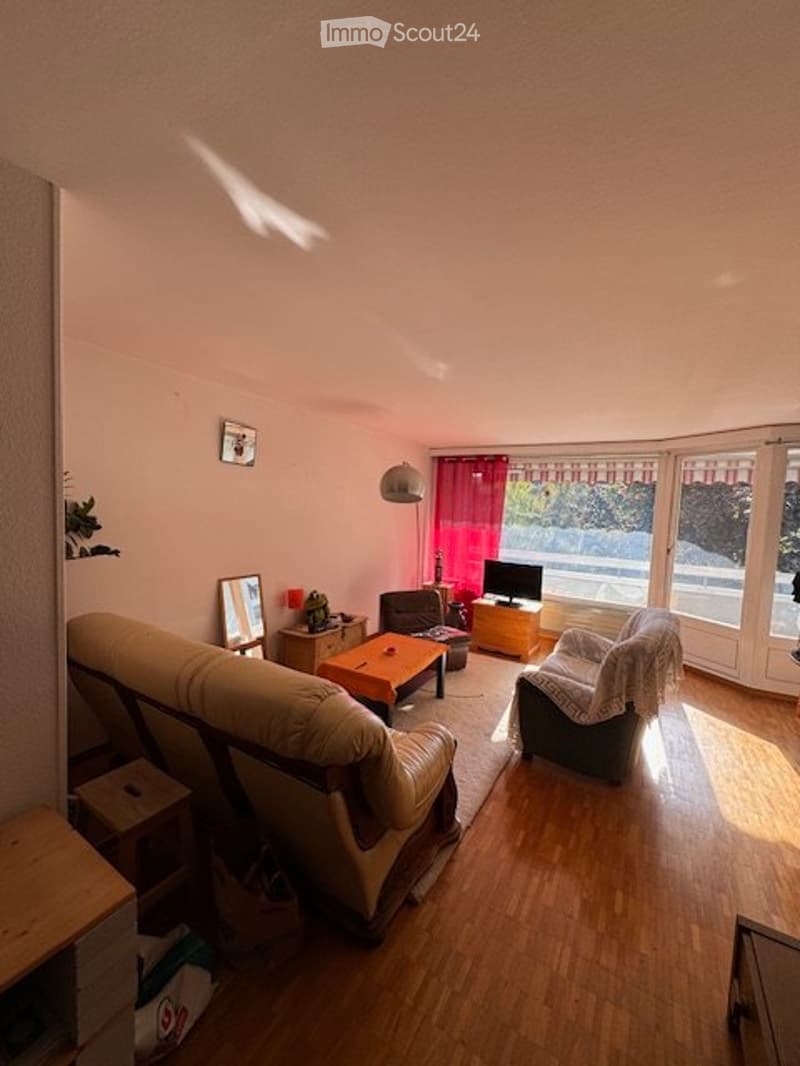 Room in bright apartment in Gland - Available (2)
