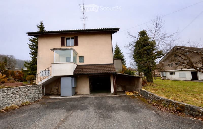 Detached house with large garden (1)