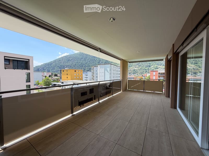 Elegantes 3.5-Zimmer-Wohnung mit Terrasse, Doppelsanitär und 2 Parkplätzen (1)