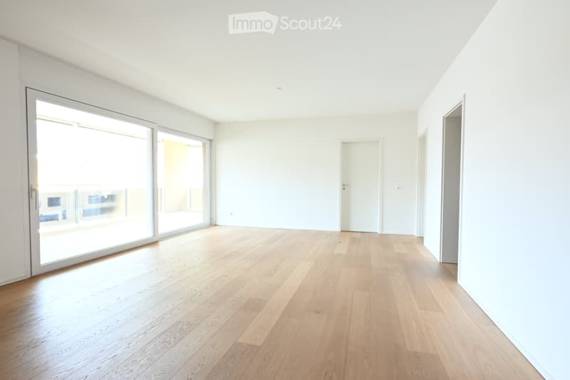 Elegantes 3.5-Zimmer-Wohnung mit Terrasse, Doppelsanitär und 2 Parkplätzen (4)