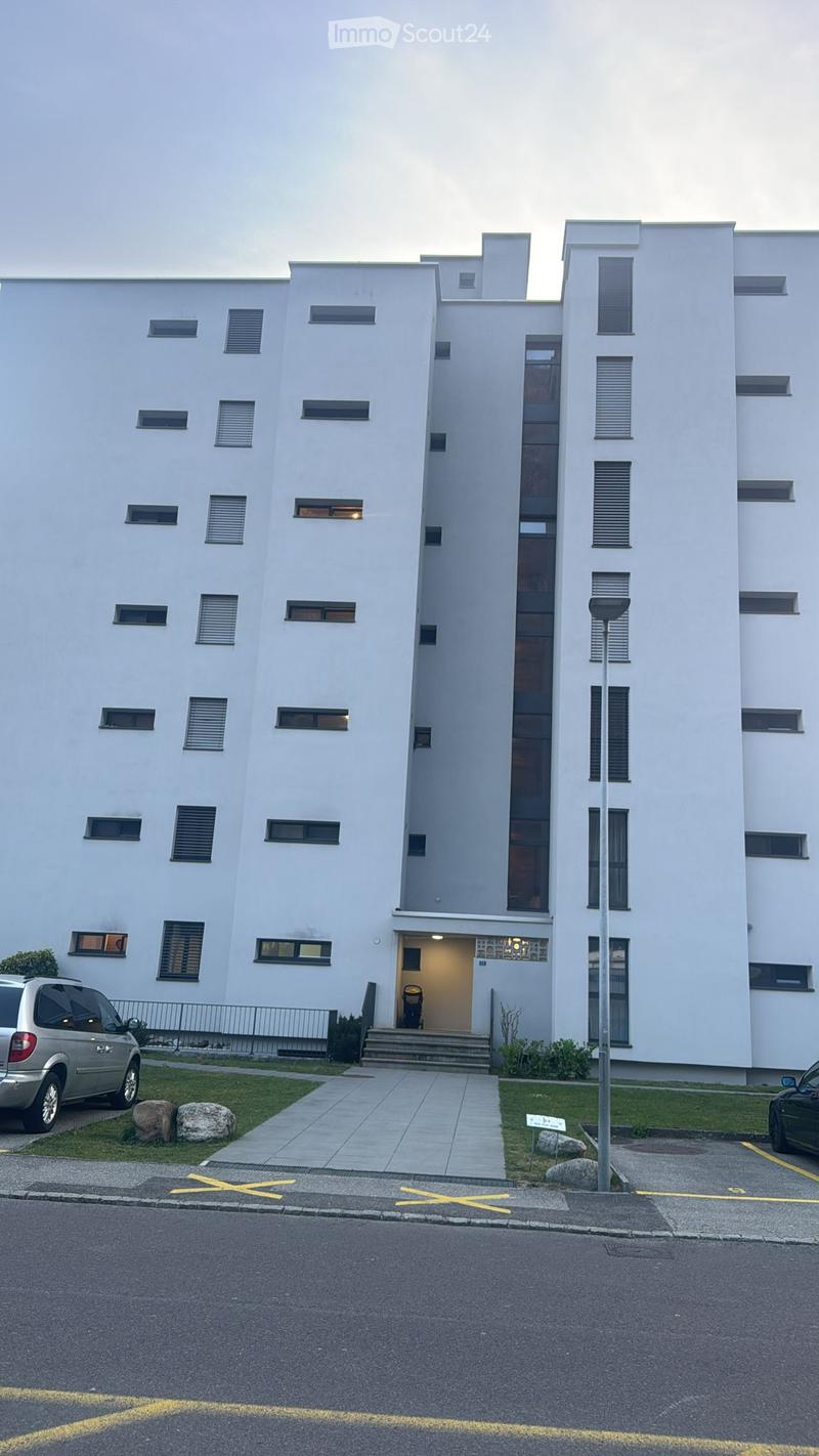 Ich suche einen Nachmieter für 2,5; ich lasse das ganze Haus möbliert zurück (1)