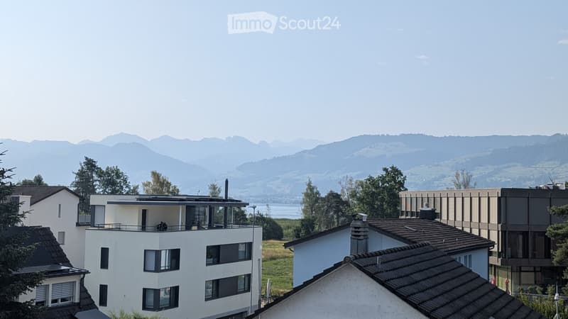 3.5 Zi Attikawohnung ab 1.10. - Blick auf Berge und Seen (1)