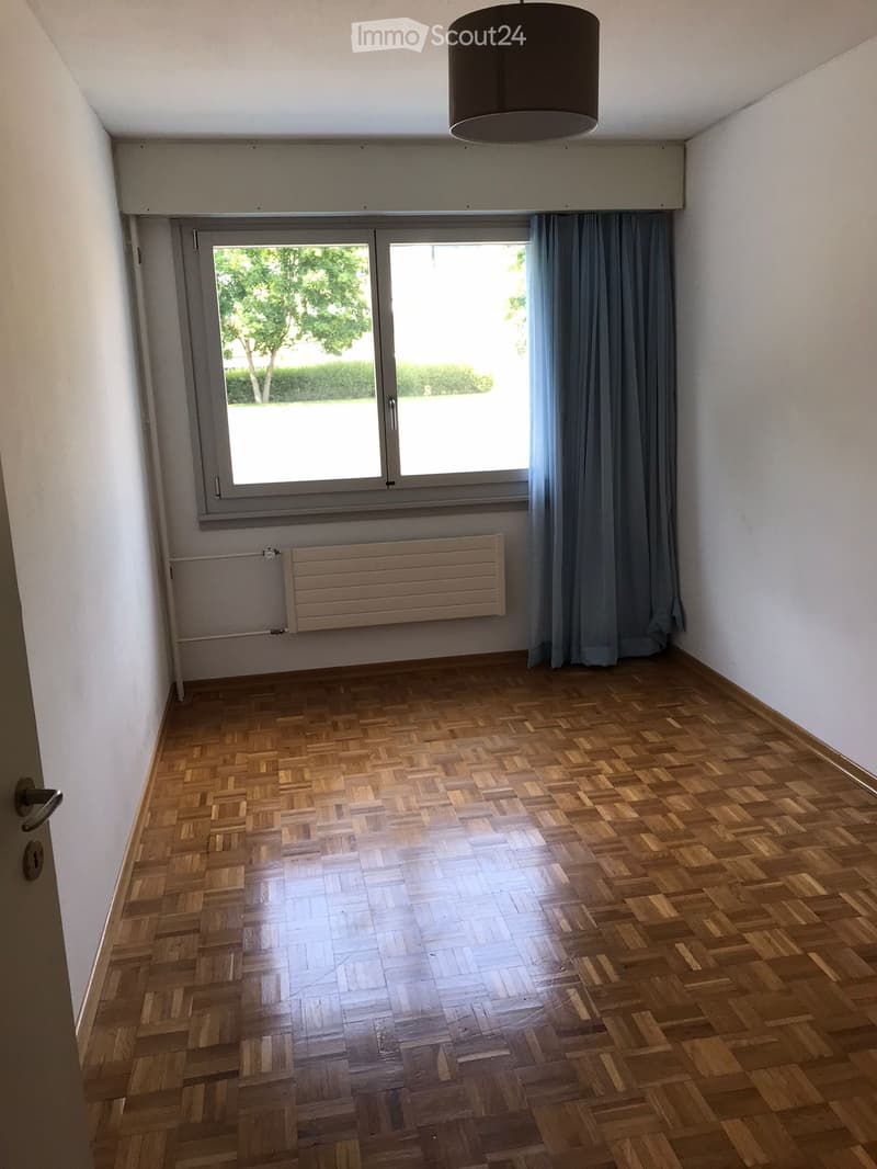 Chambre de colocation lumineuse dans un quartier calme à Volketswil (1)
