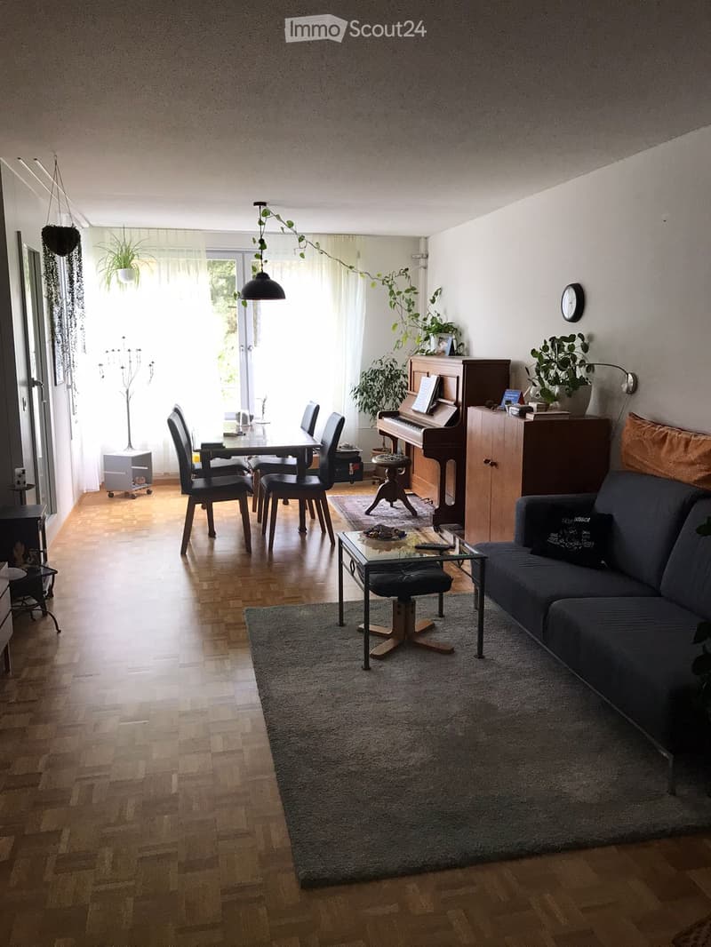 Chambre de colocation lumineuse dans un quartier calme à Volketswil (3)