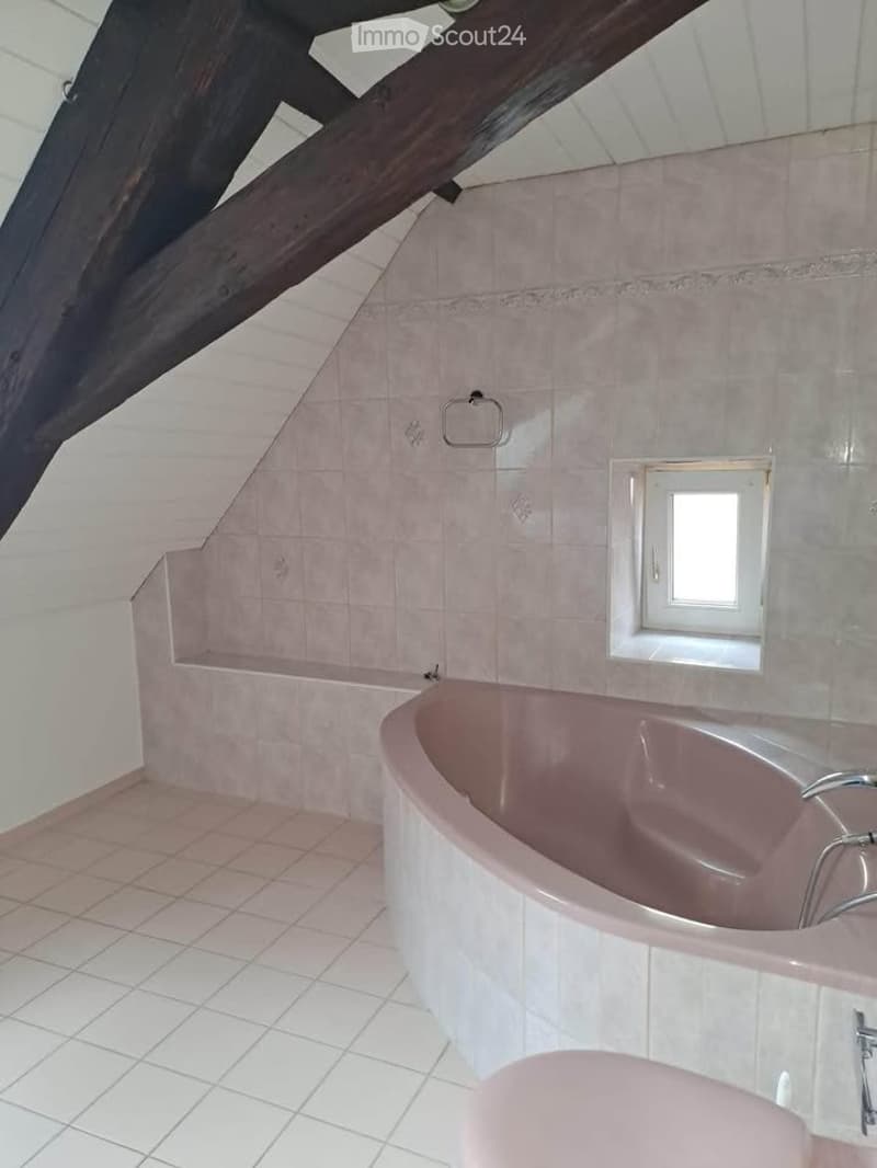 Charmante 4.5 Zimmer Maisonette mit Garten und viel Charme (4)