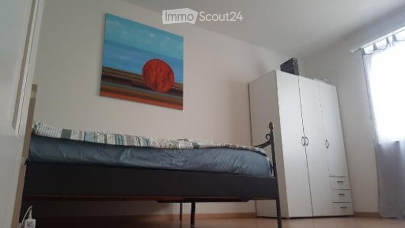 Camera in un appartamento condiviso di 3 persone, 15 minuti a HB ad Adliswil (2)