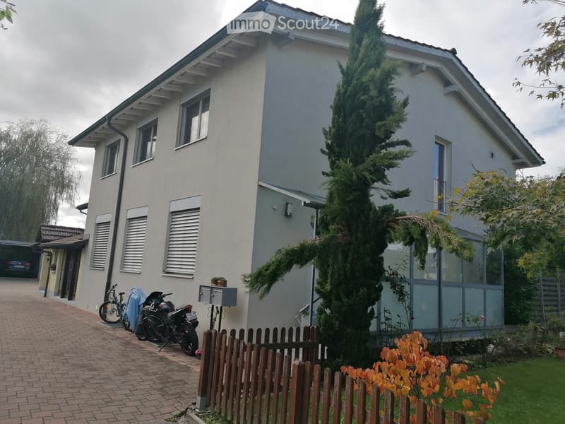 Helle 4.5-Zimmer-Wohnung mit Balkon in 3-Familienhaus (3)