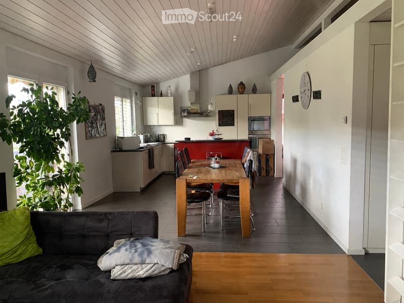 Helle 4.5-Zimmer-Wohnung mit Balkon in 3-Familienhaus (2)