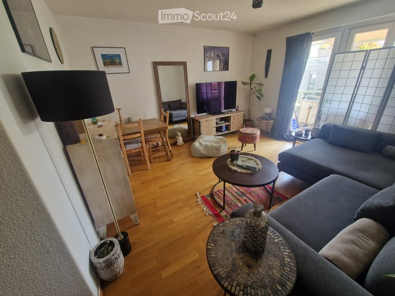 Helle, zentrale und doch sehr ruhige, möblierte 2-Zimmer-Whg (1)