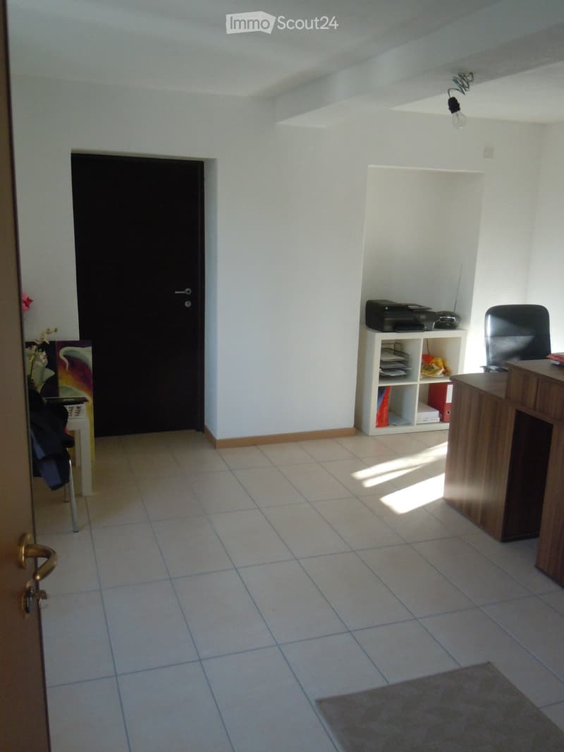 Affittasi locali ad uso ufficio, studio, atelier, archivio (2)