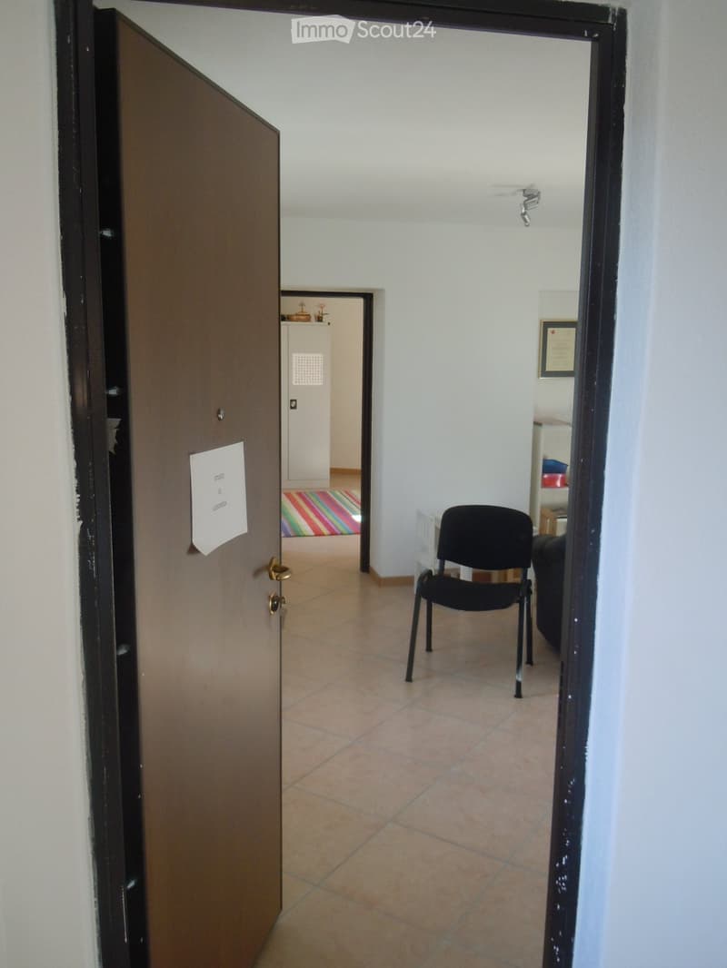 Affittasi locali ad uso ufficio, studio, atelier, archivio (3)