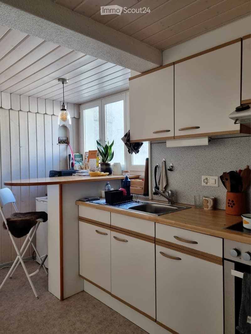 Appartement de charme ouvert 2 pièces dans un immeuble ancien avec balcon (1)