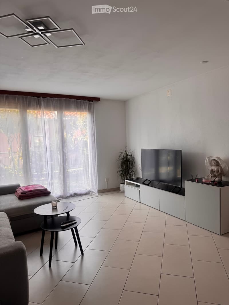 Zweieinhalb-Zimmer-Wohnung mit Garten in Gordola (3)