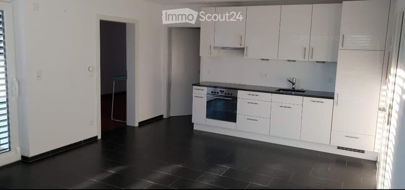 Schöne und helle 2 Zimmer-Parterre-Wohnung auf dem Land (2)
