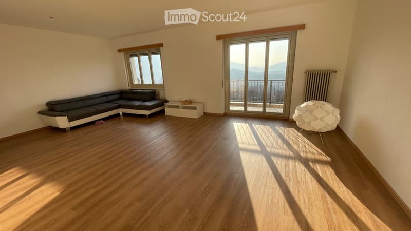 Affittasi ampia stanza ammobiliata con balcone Besazio (4)