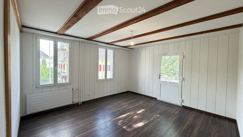Sonnige Terrasse mit Wiese + grosszügige 3.5 Zimmer Wohnung (3)