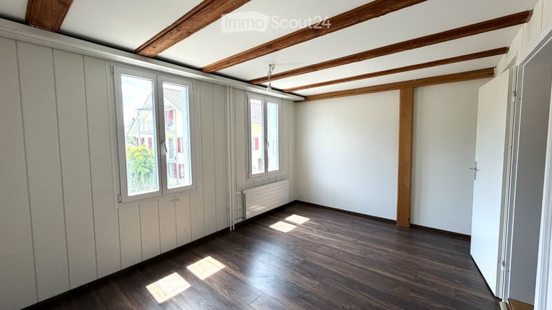 Sonnige Terrasse mit Wiese + grosszügige 3.5 Zimmer Wohnung (5)