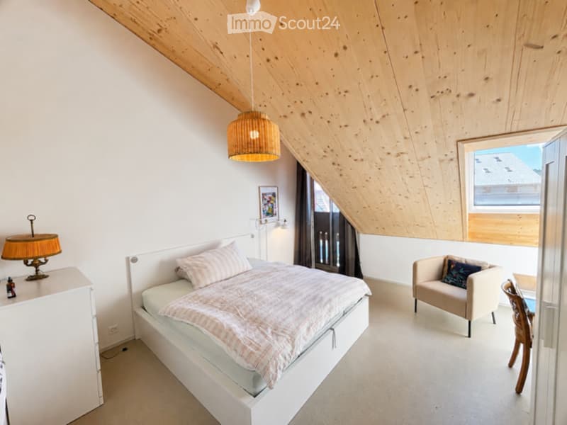 Moderne 4.5-Zimmer-Dachwohnung mit Weitblick (4)
