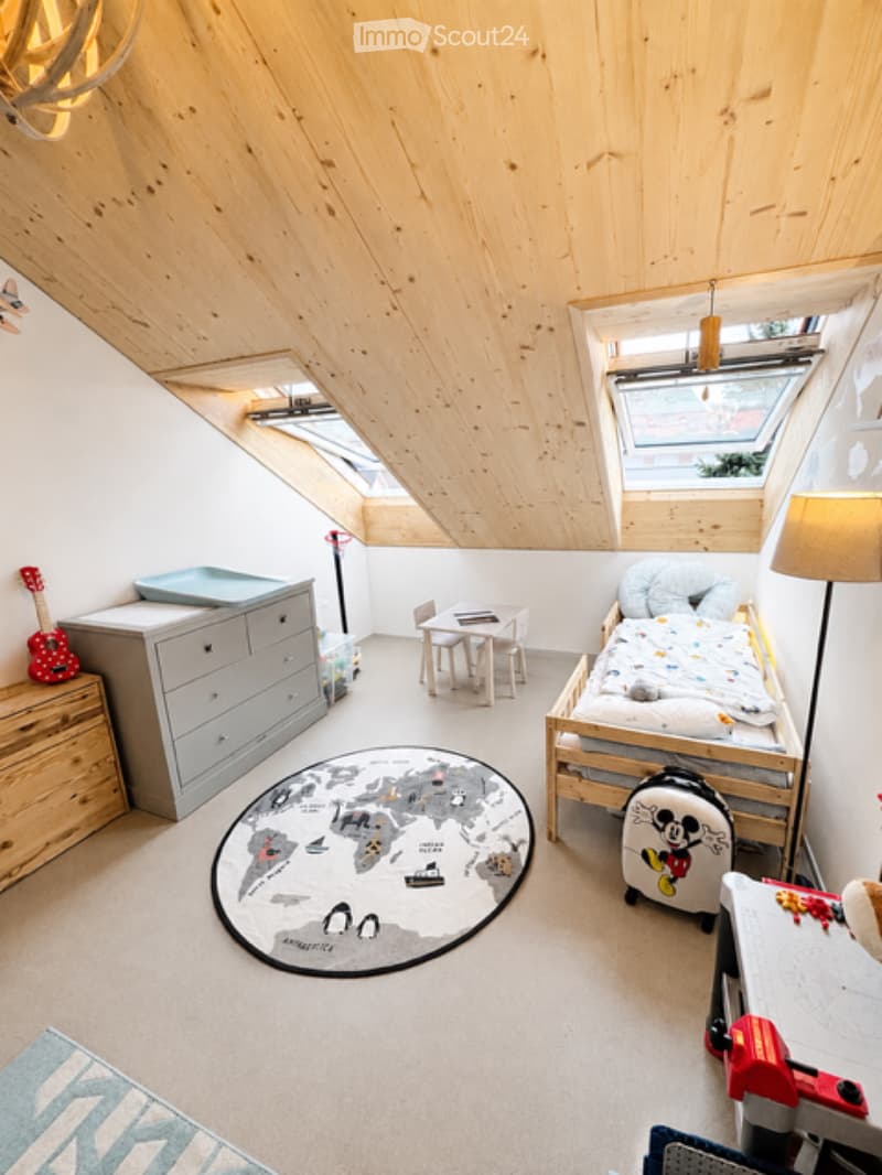 Moderne 4.5-Zimmer-Dachwohnung mit Weitblick (2)
