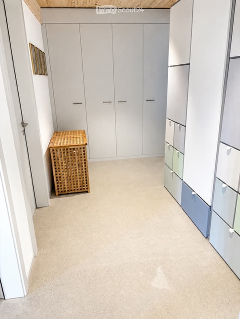 Moderne 4.5-Zimmer-Dachwohnung mit Weitblick (10)