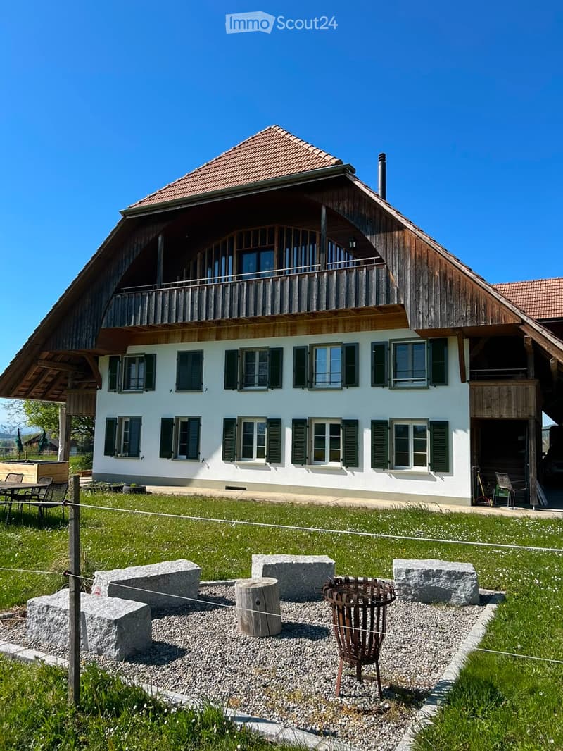 Moderne 4.5-Maisonettewohnung im Bauernhaus mit Bergpanorama (1)