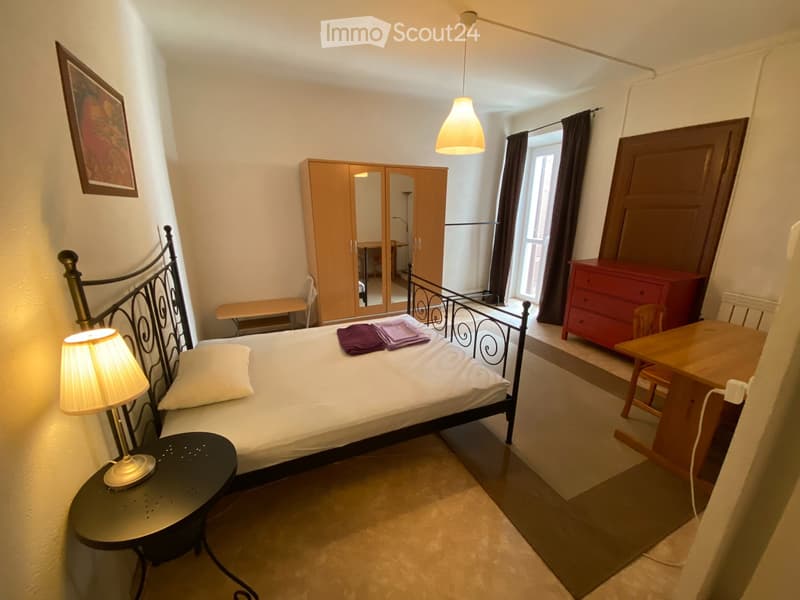 Chambre pour étudiante dans un appartement partagé (1)