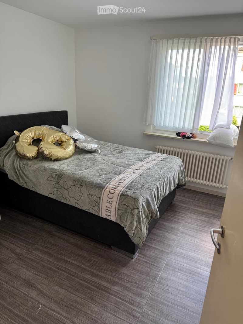 Untermieterin gesucht für Wg 4 Zimmer Wohnung (1)
