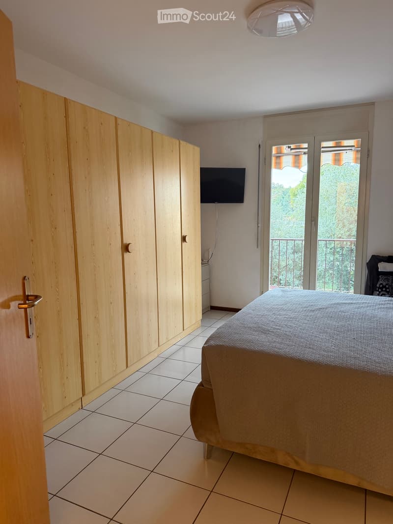 Subentrante per ampio appartamento con giardino privato (2)