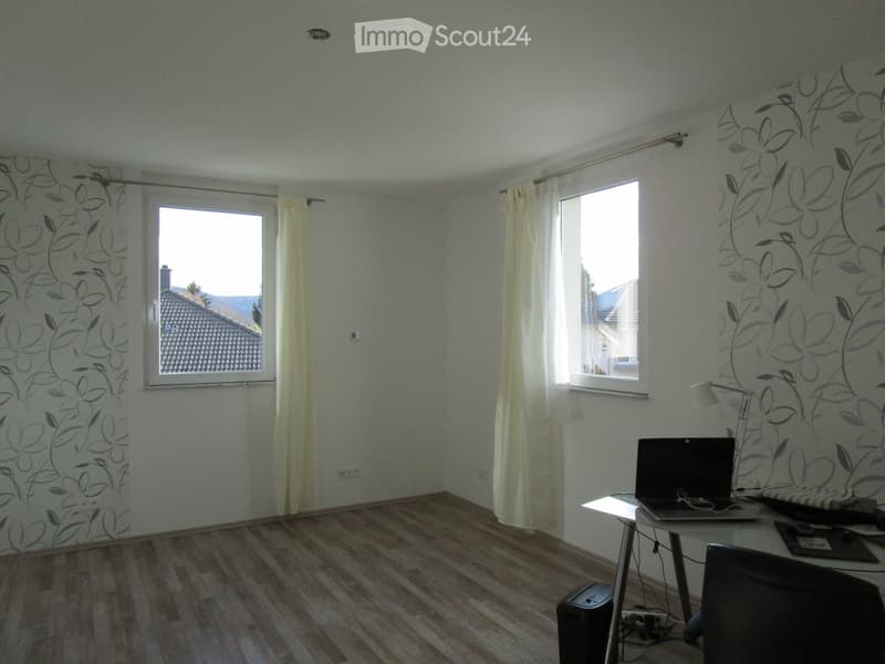 Grosse Neubauwohnung 110m2 mit Balkon (5)