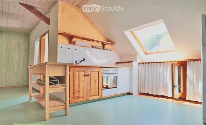 Einmalig schöne und helle Dachwohnung im Bauernhaus (3)