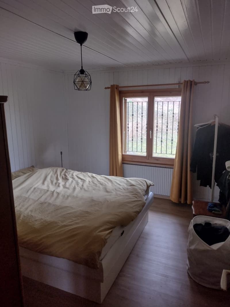 Möbliertes 3.5-Zimmer-Chalet auf Zeit in Tentlingen (3)
