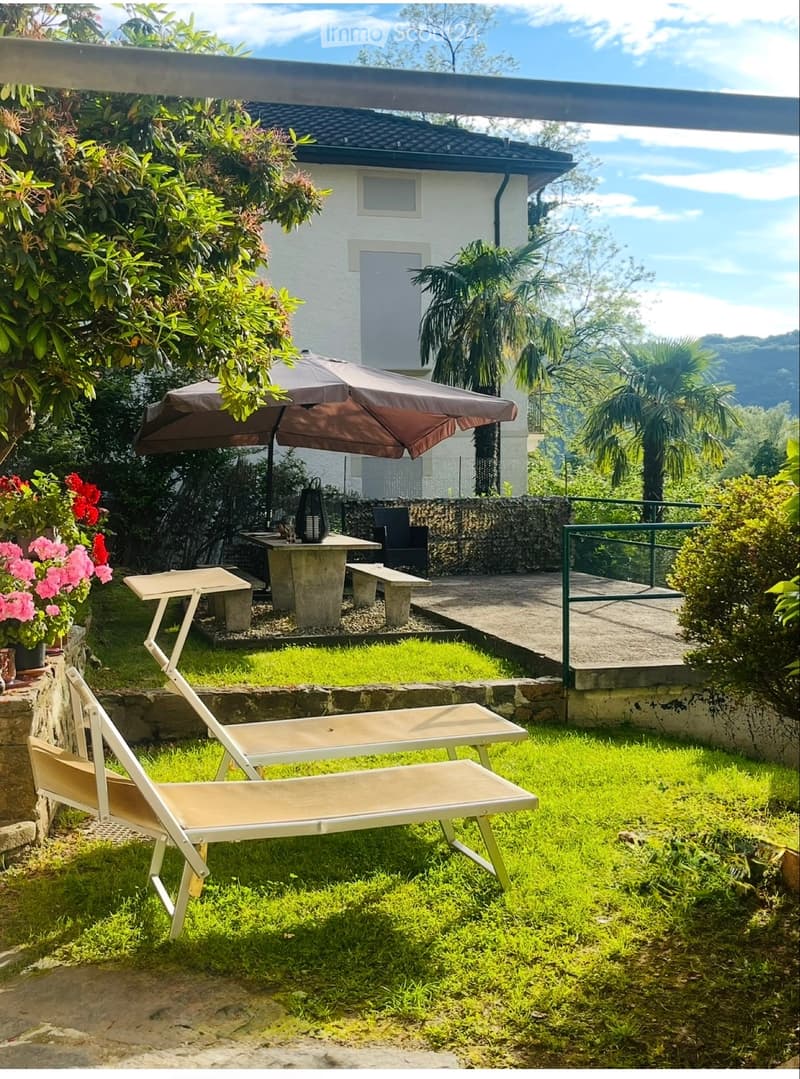 Casa unifamiliare con splendido giardino a 2 passi dal lago (1)