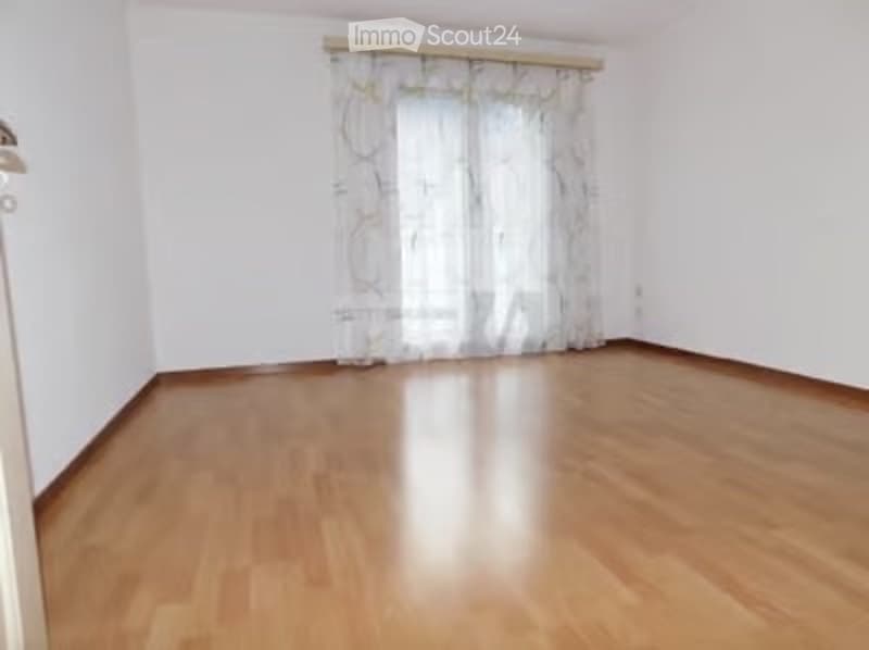Gemütliche 3.5 Zimmer Wohnung plus 2 Reduits in top Lage (4)