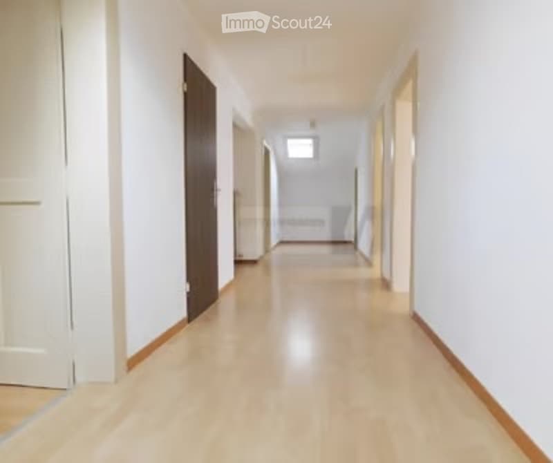 Gemütliche 3.5 Zimmer Wohnung plus 2 Reduits in top Lage (3)