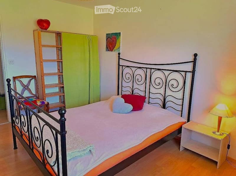 Chambre lumineuse et meublée à louer (1)