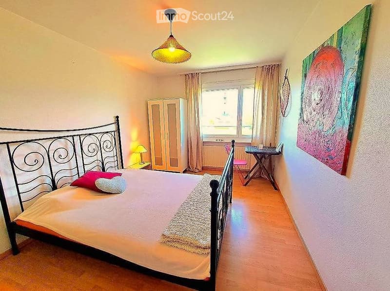 Chambre lumineuse et meublée à louer (2)