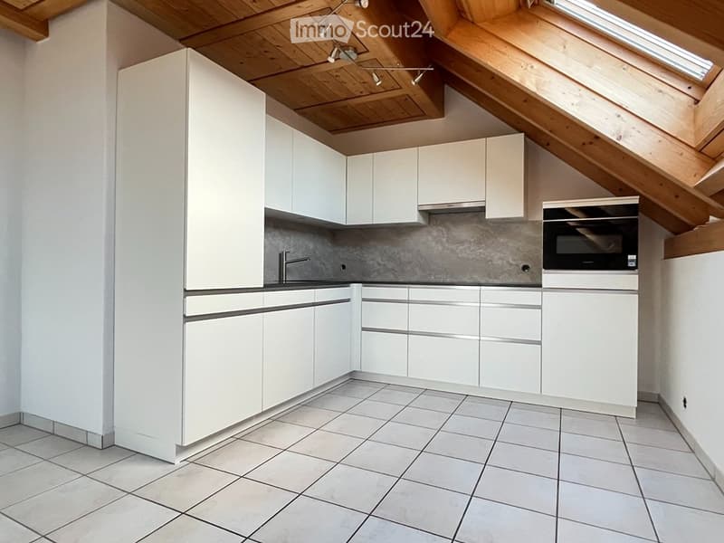 Hell 3-Zimmer Duplex-Dachwohnung mit neuer Küche zu vermiete (1)